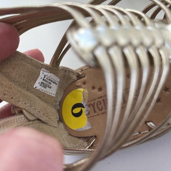 Seychelles NWOT Gold gladiator toddler sandals - Picture 7 of 7